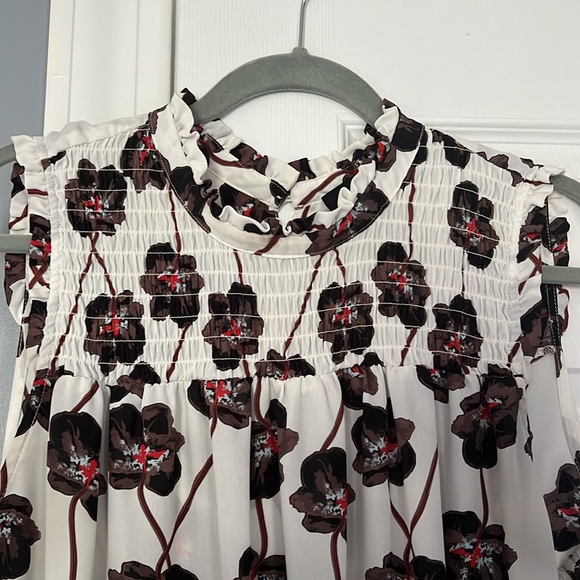 Flowered Blouse - Picture 2 of 3